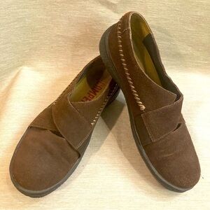 CAMPER  Sz 40 Suede Comfort Rubber Sole Slip On Loafer Flats